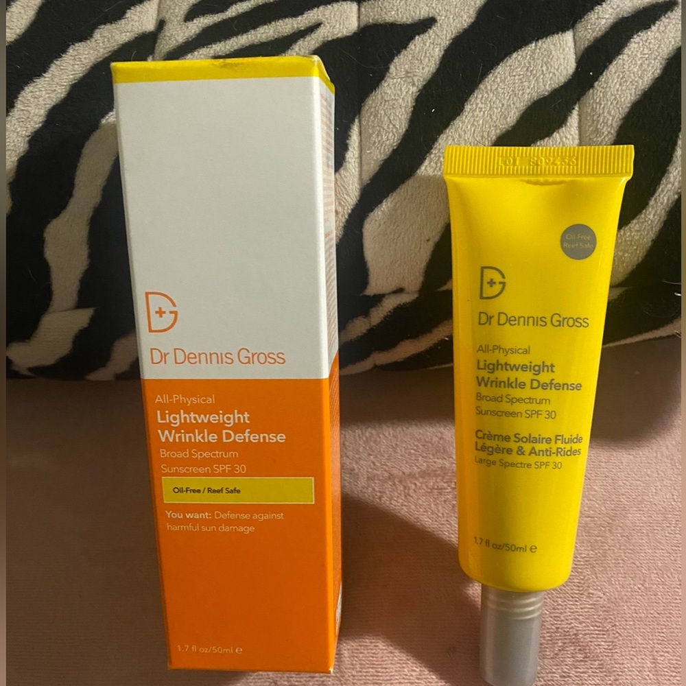 DR DENNIS GROSS SKINCARE
Lightweight Wrinkle Defense Sunscreen SPF 30- BRAND NEW